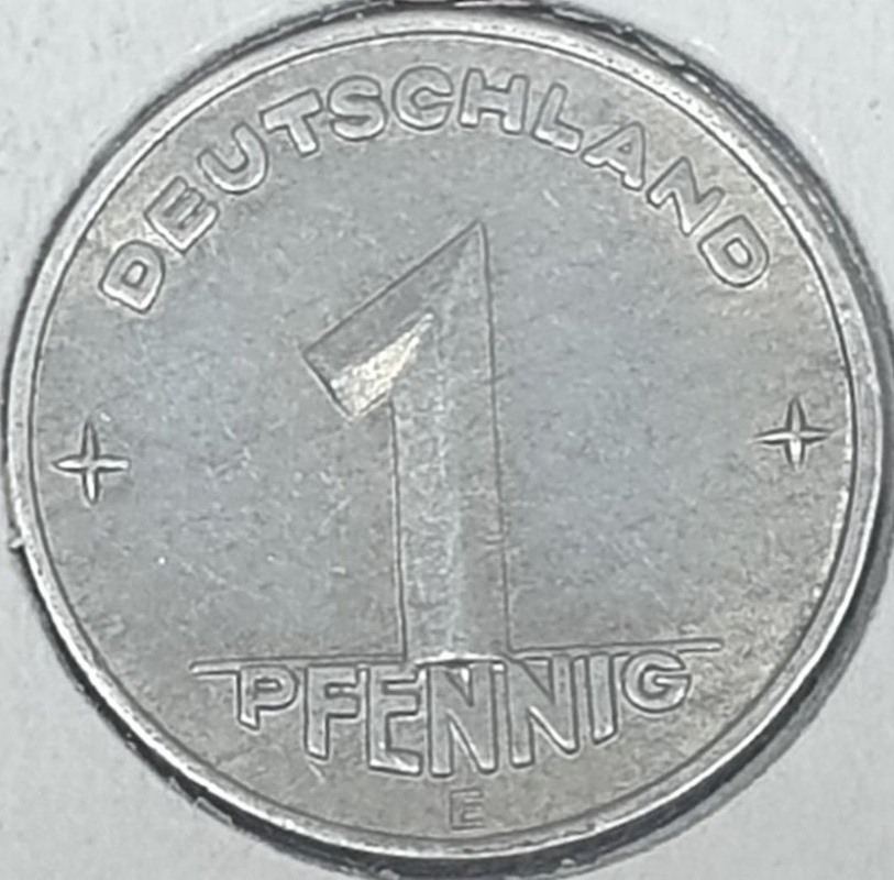 Vnuk nájde mincu v kotle svojho dedka a začne hľadať jej skutočnú hodnotu