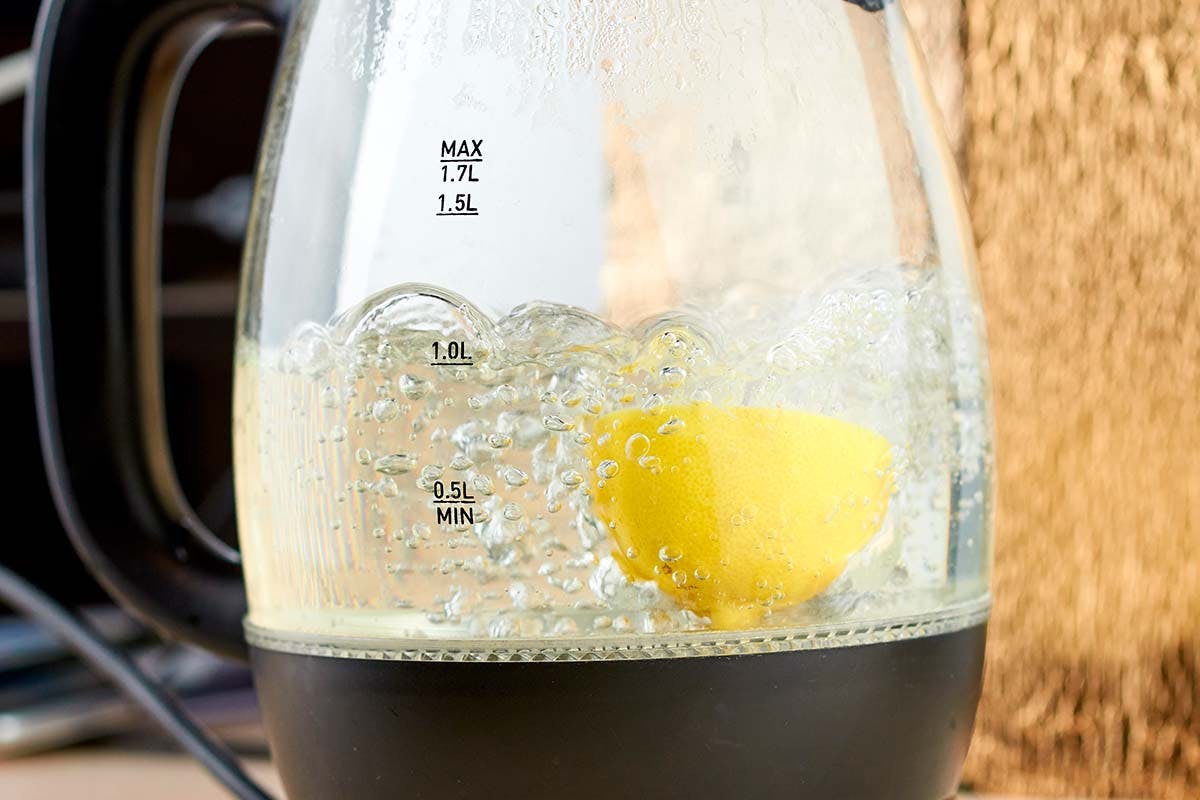 Domáci spôsob bez octu: dôkladné a dlhodobé čistenie elektrickej kanvice