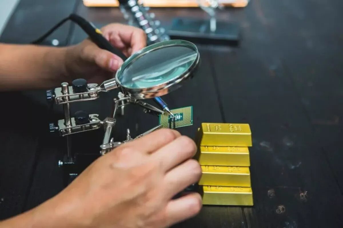 Všetci ho vyhadzujú do smetí, ale obsahuje 22-karátové zlato, ktoré má hodnotu tisícov dolárov