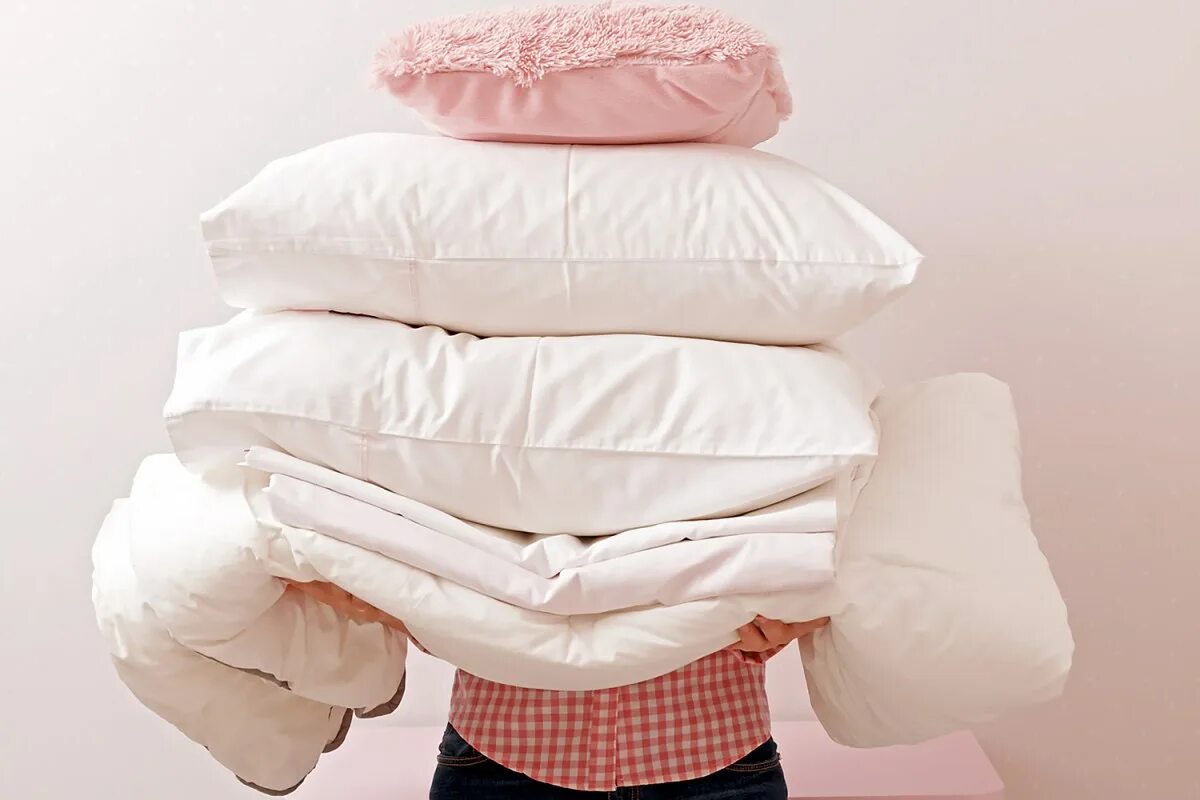 Bez škvŕn: ako vyčistiť vankúš bez práčky