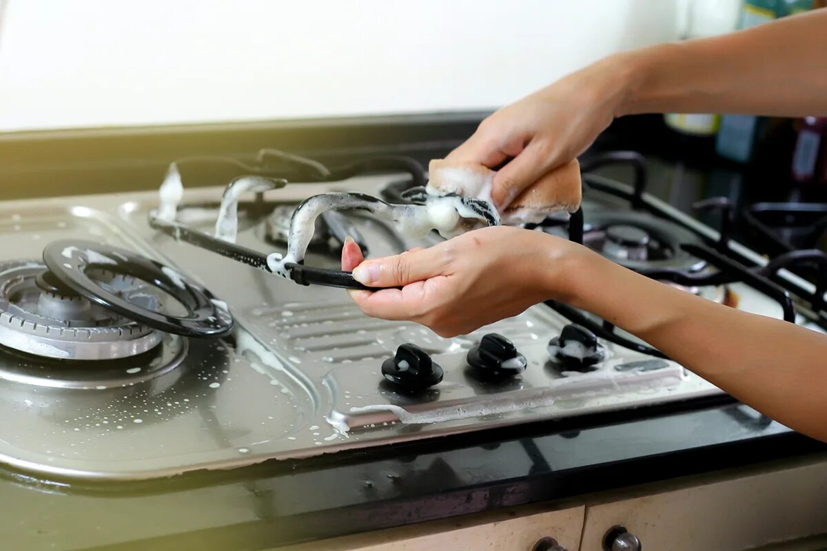 Ako pripraviť domáci prostriedok na čistenie kuchynských sporákov z iba 3 ingrediencií