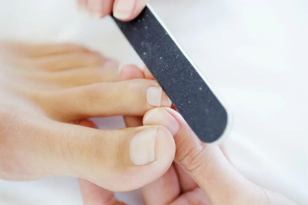 Podológ o tom, ako strihať nechty na nohách: „Vyhoďte nožnice na nechty, sú to haraburdy.“