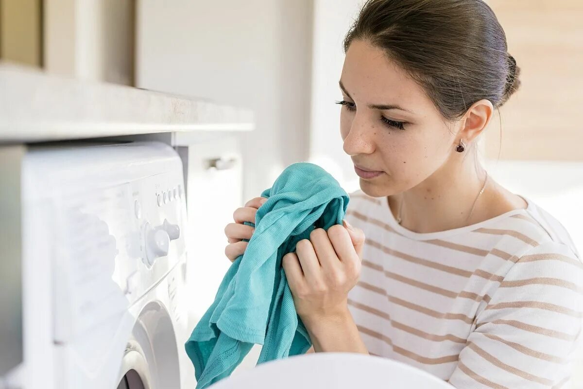 Do bubna pridávam dve polievkové lyžice namiesto aviváže. Bielizeň krásne vonia a práčka zostáva čistá.