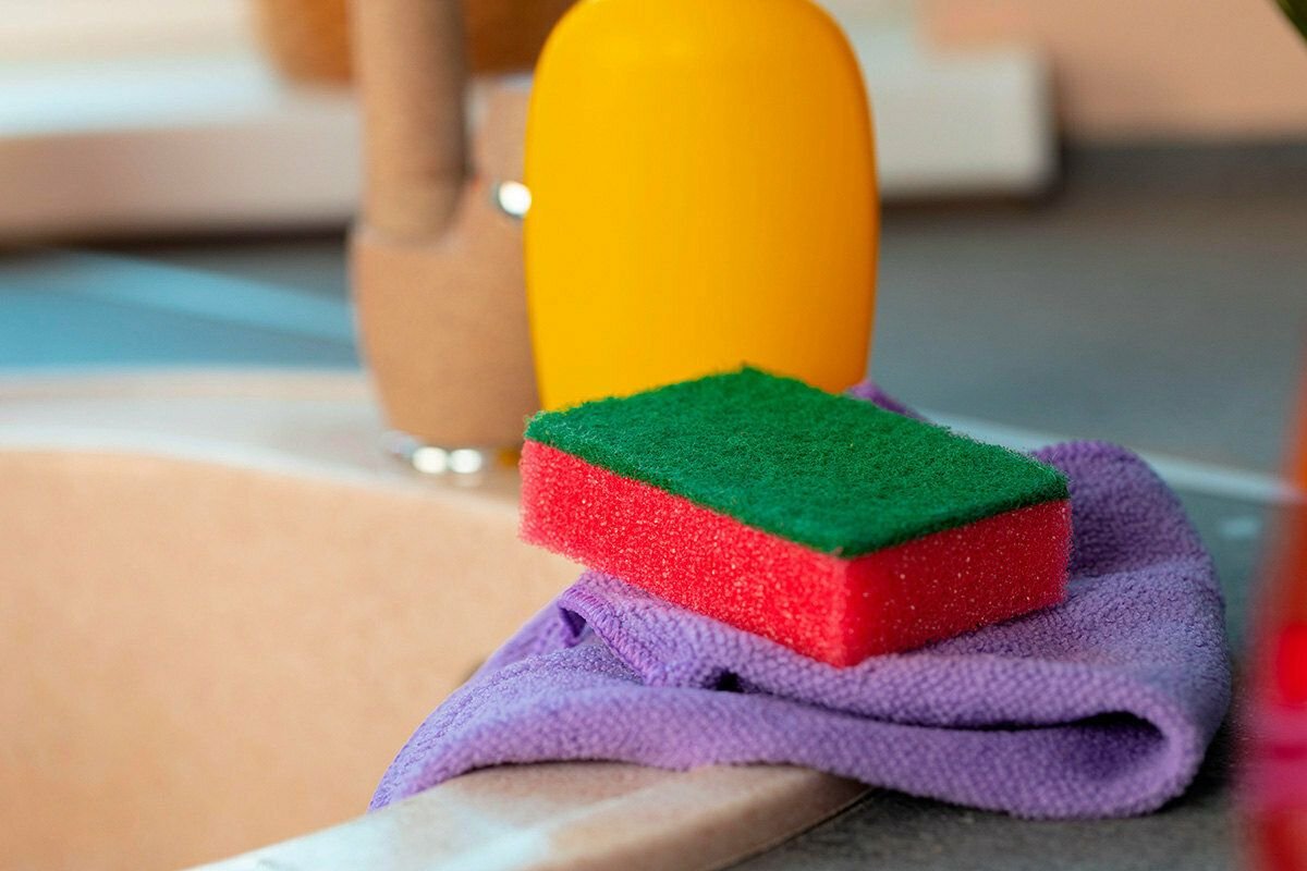 Špongia vo vašej kuchyni je plná baktérií a vy o tom ani netušíte: tajomstvo čistenia, ktoré vám pomôže vyriešiť tento problém