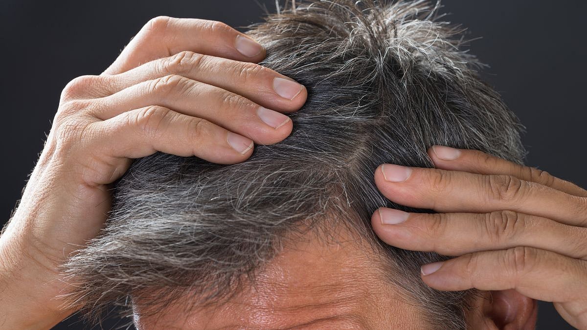 Čo šedivé vlasy skutočne vypovedajú o vašom zdraví