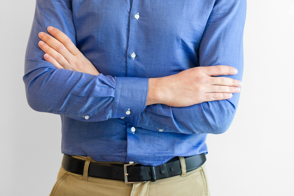 Čo znamená, keď človek počas rozhovoru skríži ruky, z hľadiska psychológie