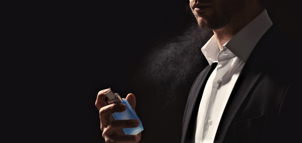 Netrite a nenanášajte na oblečenie: je to jednoduchý trik, ktorý vám pomôže zachovať vôňu od rána do večera