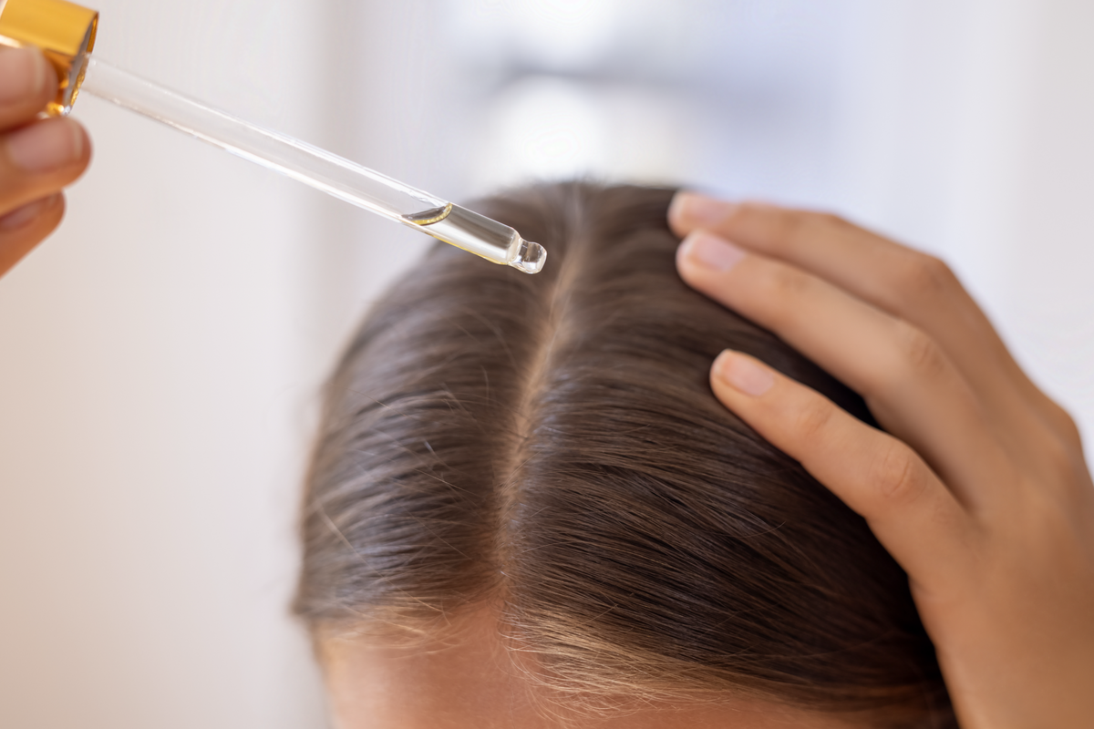 Čo pridať do šampónu, aby vlasy zostali čisté až 7 dní a rýchlo rástli?