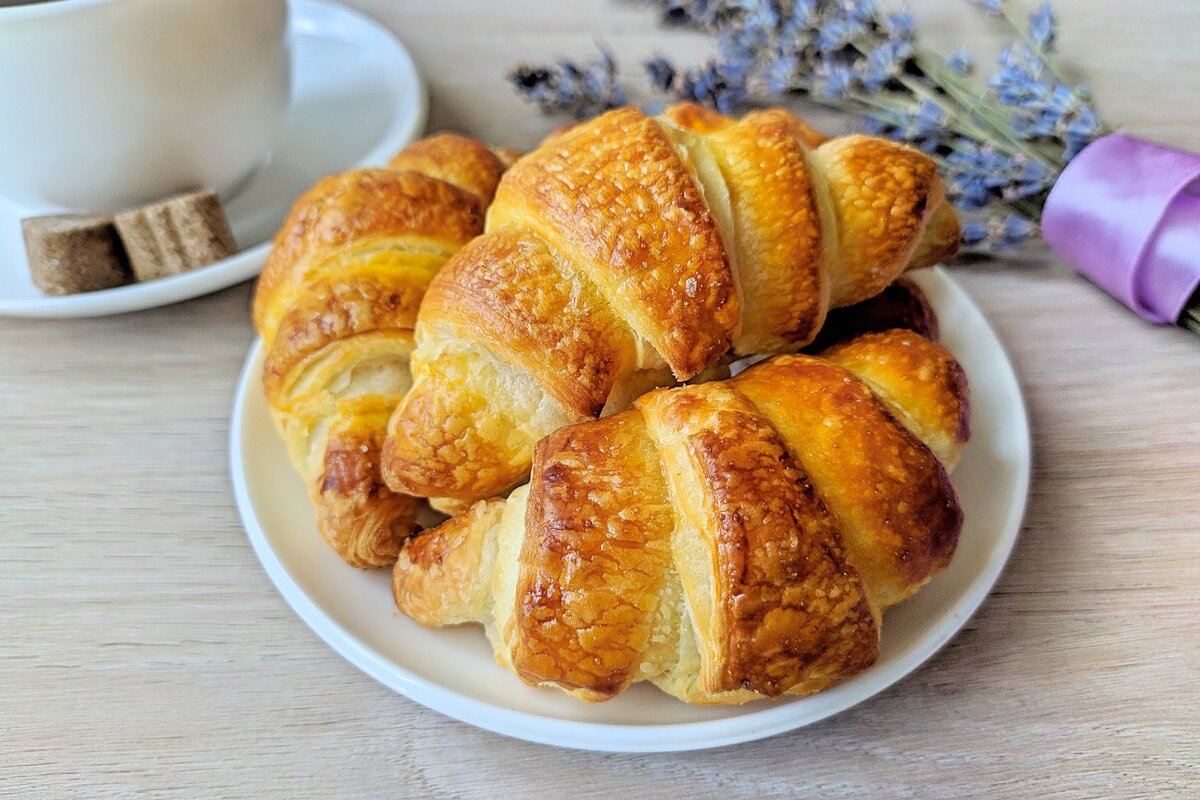 Tieto croissanty pripravujem z troch ingrediencií pred prácou. Za 20 minút mám chrumkavú desiatu ako z cukrárne.