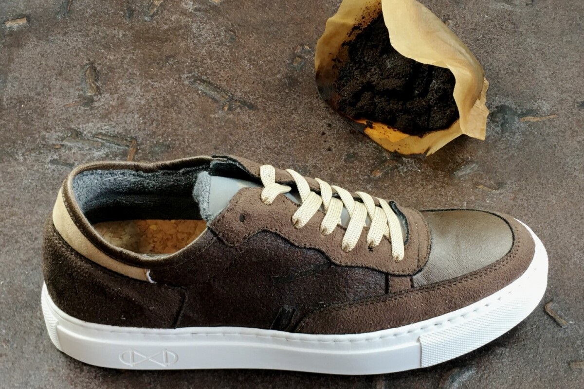 „Už sa neodvažujem vyzúvať si ich v cudzích domoch.“ 10 tipov, ako odstrániť nepríjemný zápach z topánok