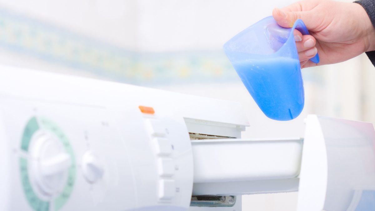 Zmiešanie octu s tekutým mydlom: prečo to stojí za to a načo to je dobré?