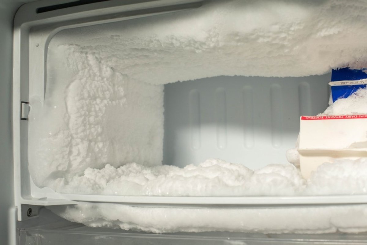 Rozmrazovanie mrazničky za pár minút pomocou jedného listu hliníkovej fólie: ušetríte veľa energie