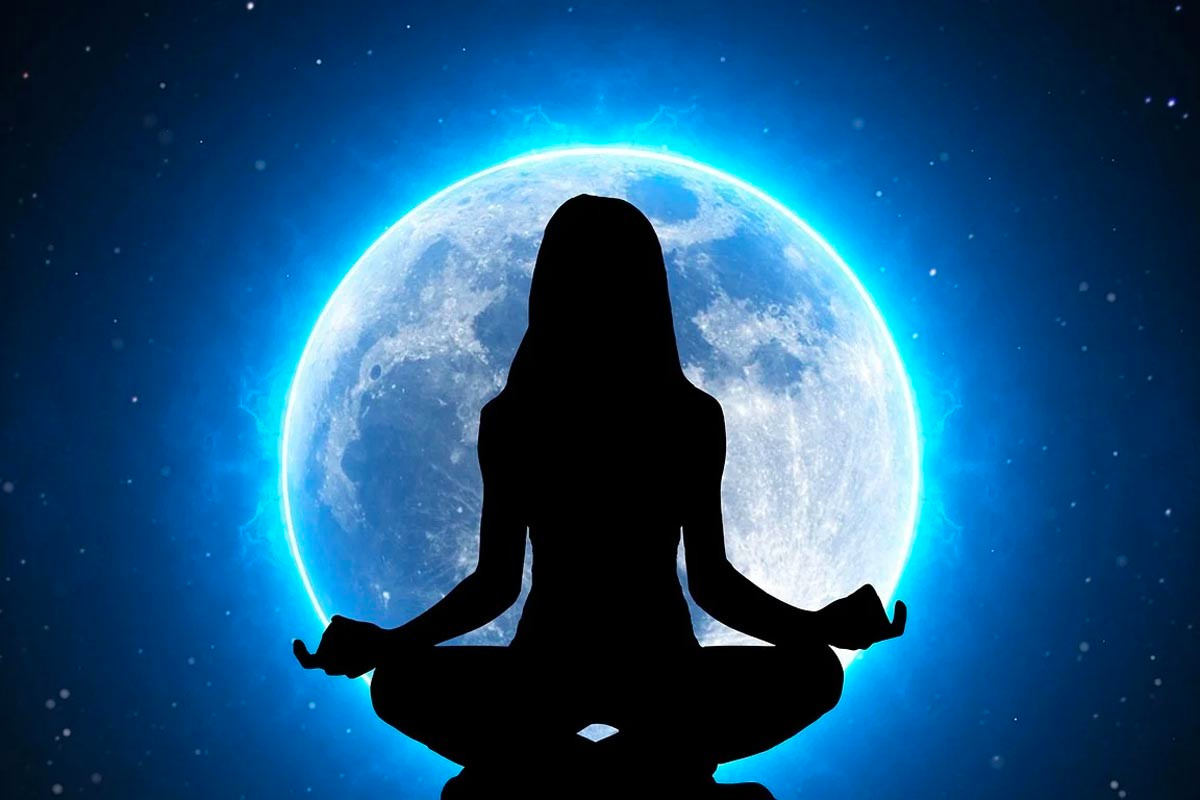 Mesiac dnes, sobota, 13. december: „Ak nemáte žiadne plány, tým lepšie. Venujte deň sebe a zapáľte sviečku, aby ste našli pokoj. Ideálna je santalová alebo cédrová sviečka.“