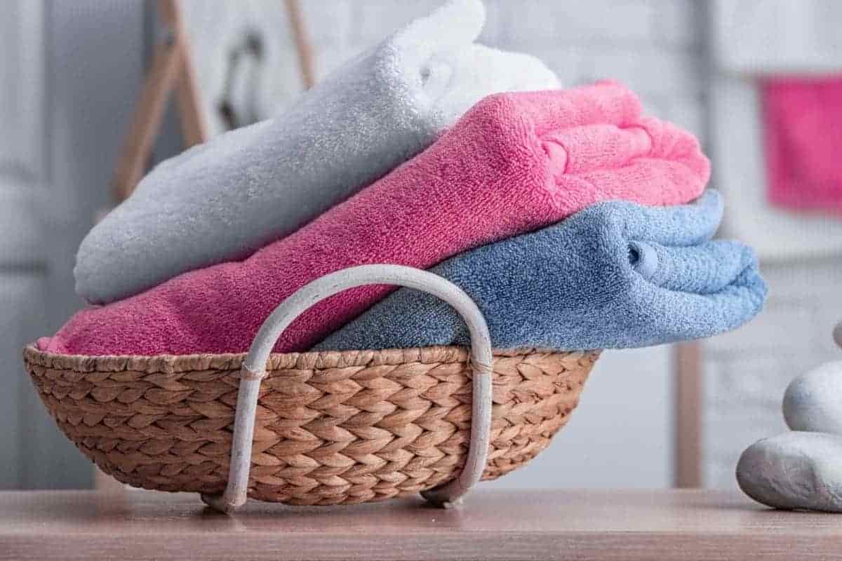 Pridajte 2 polievkové lyžice do práčky, keď sa uteráky stanú drsnými ako brúsny papier: opäť budú dokonale mäkké.