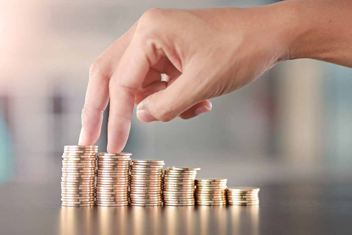 Ošiaľ okolo štátnych dlhopisov opadá a súkromní vkladatelia začínajú prechádzať na dlhopisy v snahe dosiahnuť vyššiu výnosnosť