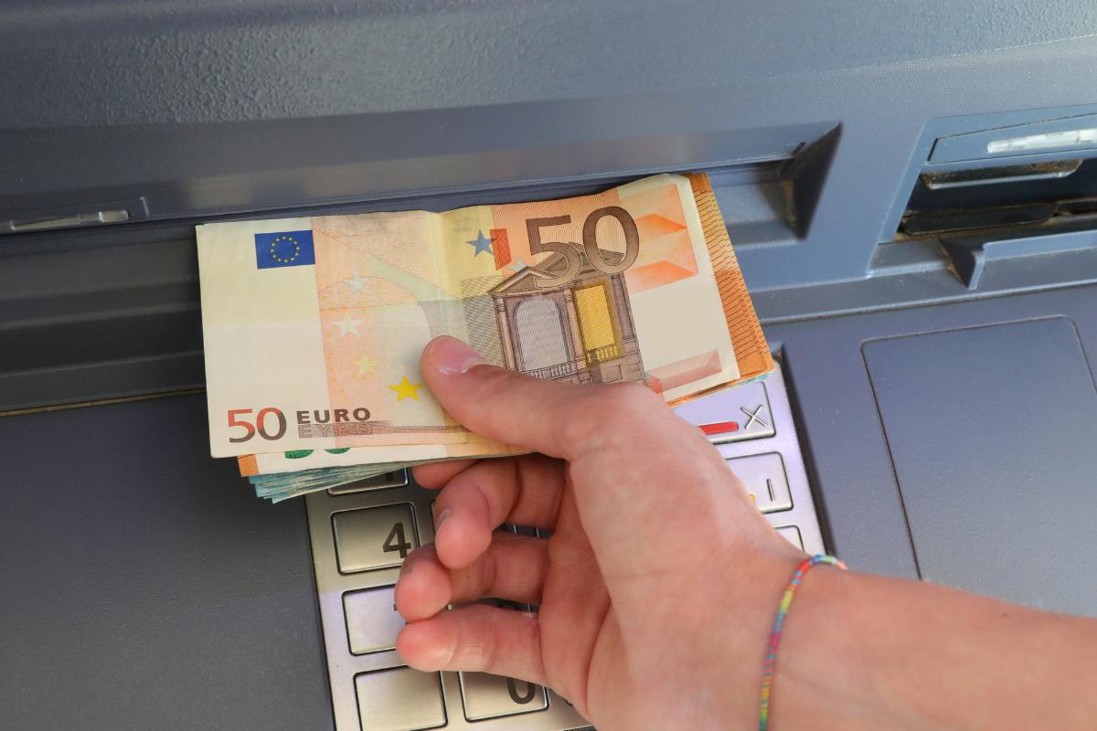 Advokát: „Buďte veľmi opatrní pri vyberaní peňazí z banky pred smrťou.“