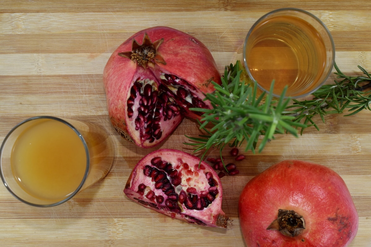 Ako pripraviť šťavu z granátového jablka a ananásu s bielkovinami na rast svalovej hmoty a posilnenie organizmu