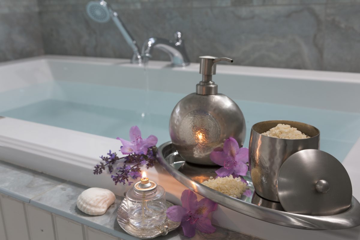 Ako vyrobiť domáci parfum, ktorý sa používa v hoteloch, aby kúpeľňa voňala príjemne