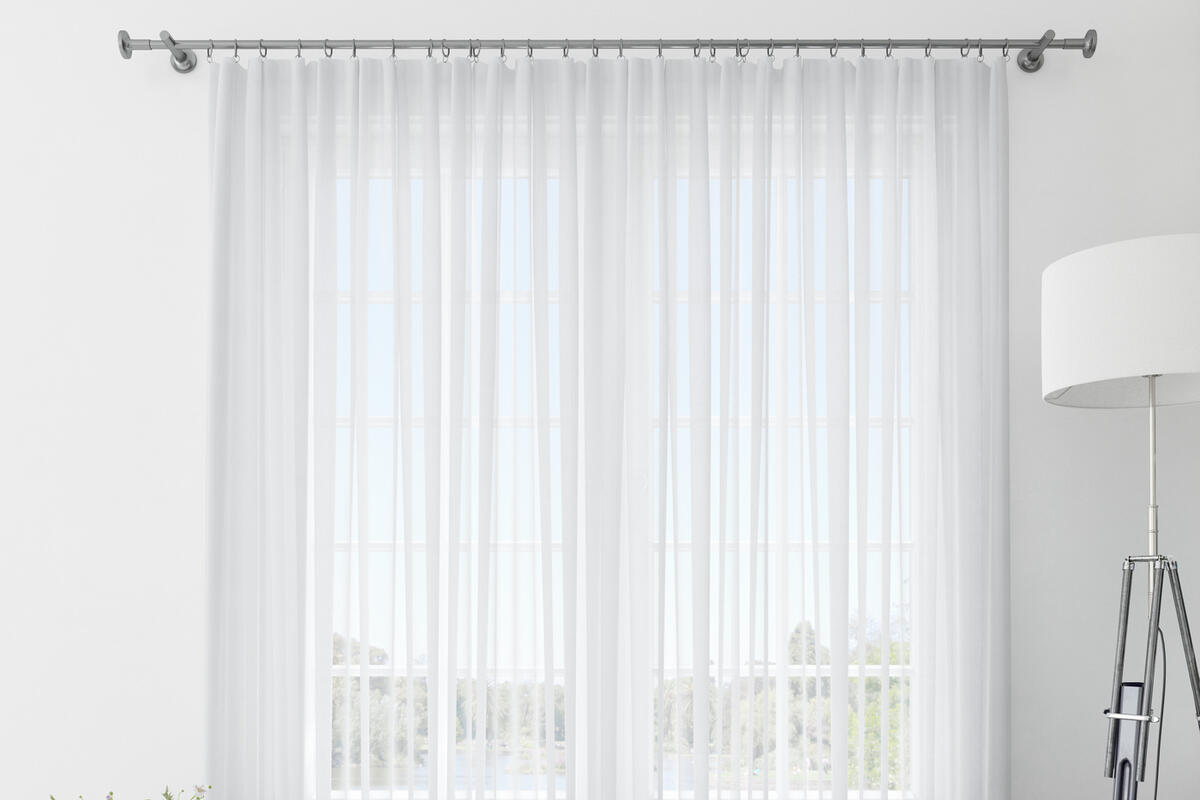 Rozpustím ho vo vriacej vode a namočím záclony na Vianoce. Po praní sú biele ako sneh bez použitia bielidla.