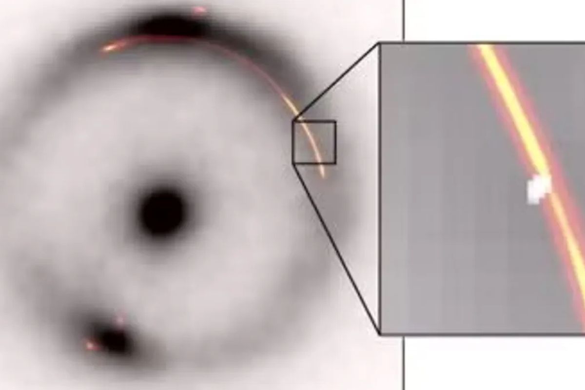 Objavili Einsteinov prstenec, v ktorom sa nachádza „tmavý objekt“: môže to byť najneuchopiteľnejšia látka vo vesmíre