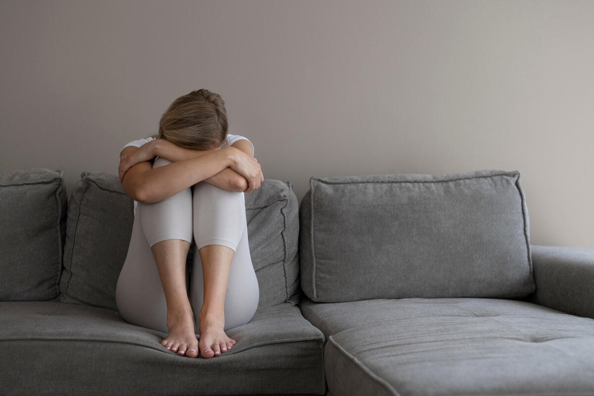 Ako rozpoznať nešťastného človeka? Psychológ uvádza 5 príznakov.