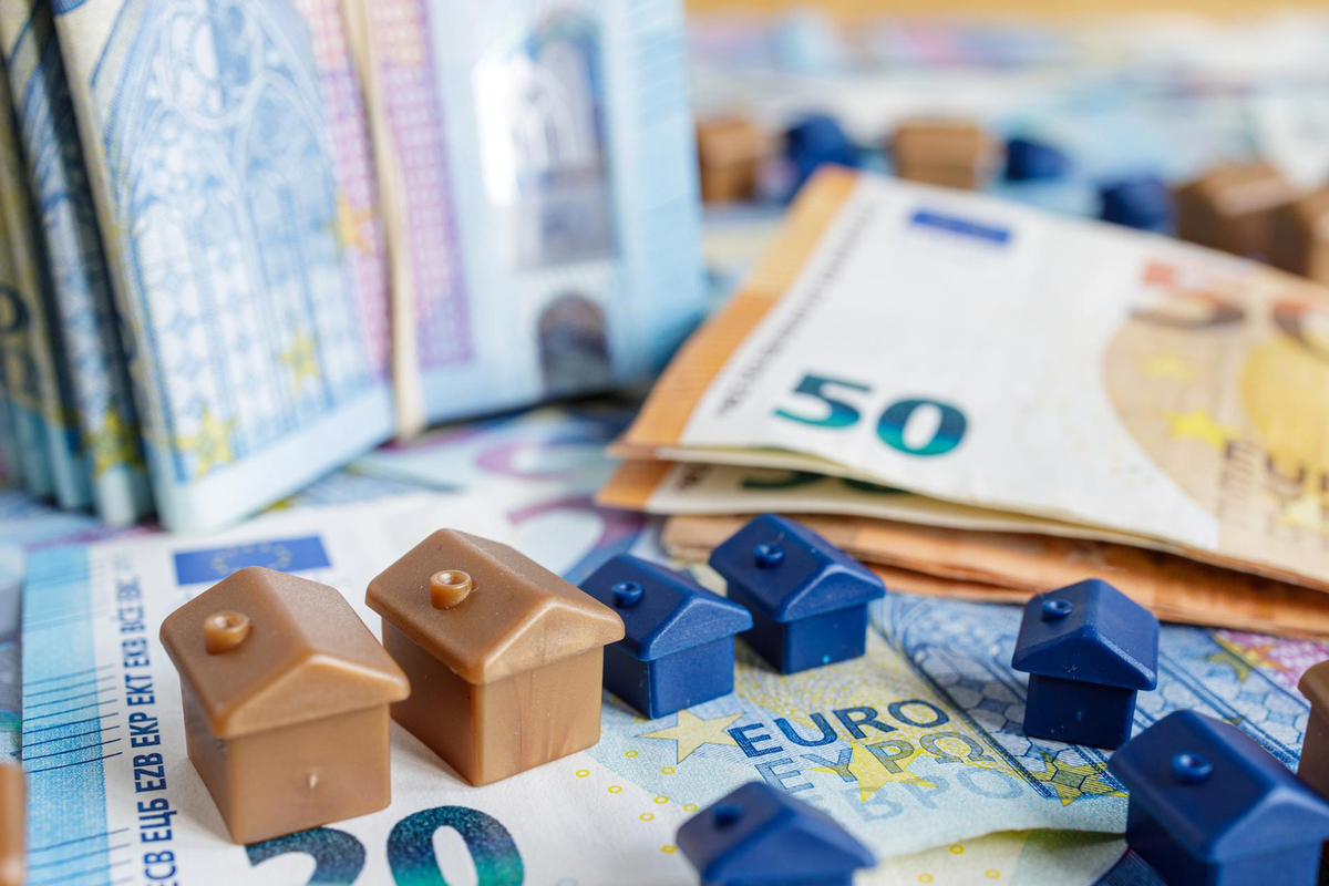 Dedička požaduje vyplatenie 8 160,19 eur z účtov svojej matky, ktoré jej banka odmieta vydať: zaplatila dedičskú daň, ale banka sa odvolala na chýbajúce dokumenty