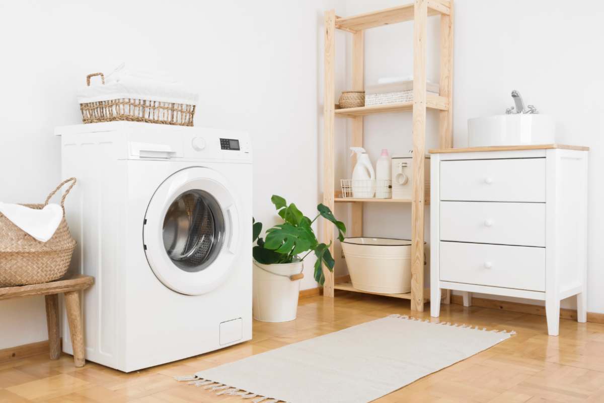 Prečo by ste nemali nechávať dvierka práčky dlho otvorené