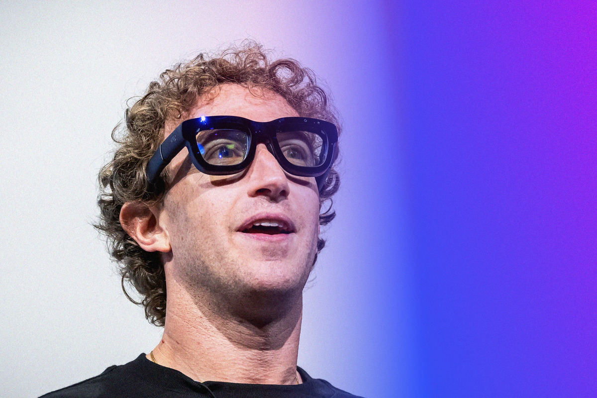 Zuckerberg zaplatil 10 miliónov, aby najal svojho nového riaditeľa pre umelú inteligenciu. Za pol roka sa vzťahy medzi nimi už stali napätými