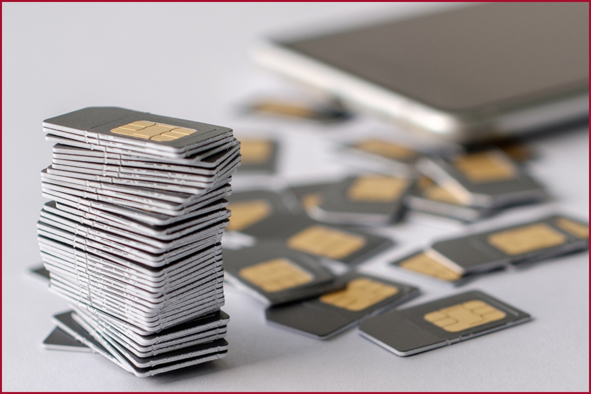 Odhalili továreň na výrobu falošných kariet: viac ako 70 000 SIM kariet pripravených na podvody voči tisícom obetí