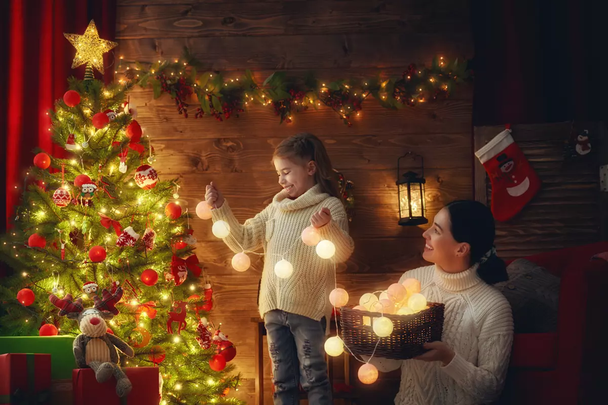 Psychická záťaž matiek počas Vianoc sa niekoľkonásobne zvyšuje: „Najviac ma unavuje, že rodina môjho manžela sa pýta mňa, a nie jeho, čo kúpiť deťom.“