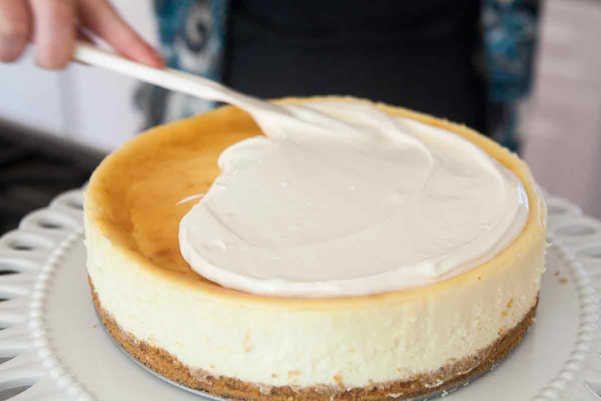 Je to kráľovský, ale aj rozmarný koláč. Pečiem cheesecake pri takejto teplote, vždy sa dobre zdvihne.