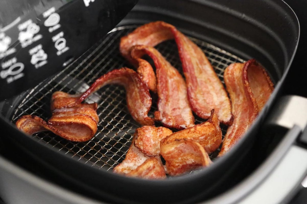 Bravčová slanina, pečená vo fritéze s horúcim vzduchom. Chrumkavé, šťavnaté a voňavé