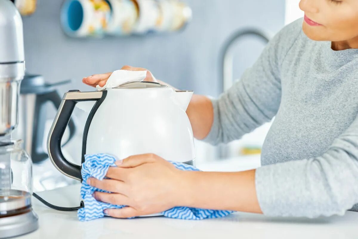 Nalejte to do čajníka a zabudnite na vodný kameň. Funguje lepšie ako ocot alebo prostriedok na odstraňovanie vodného kameňa