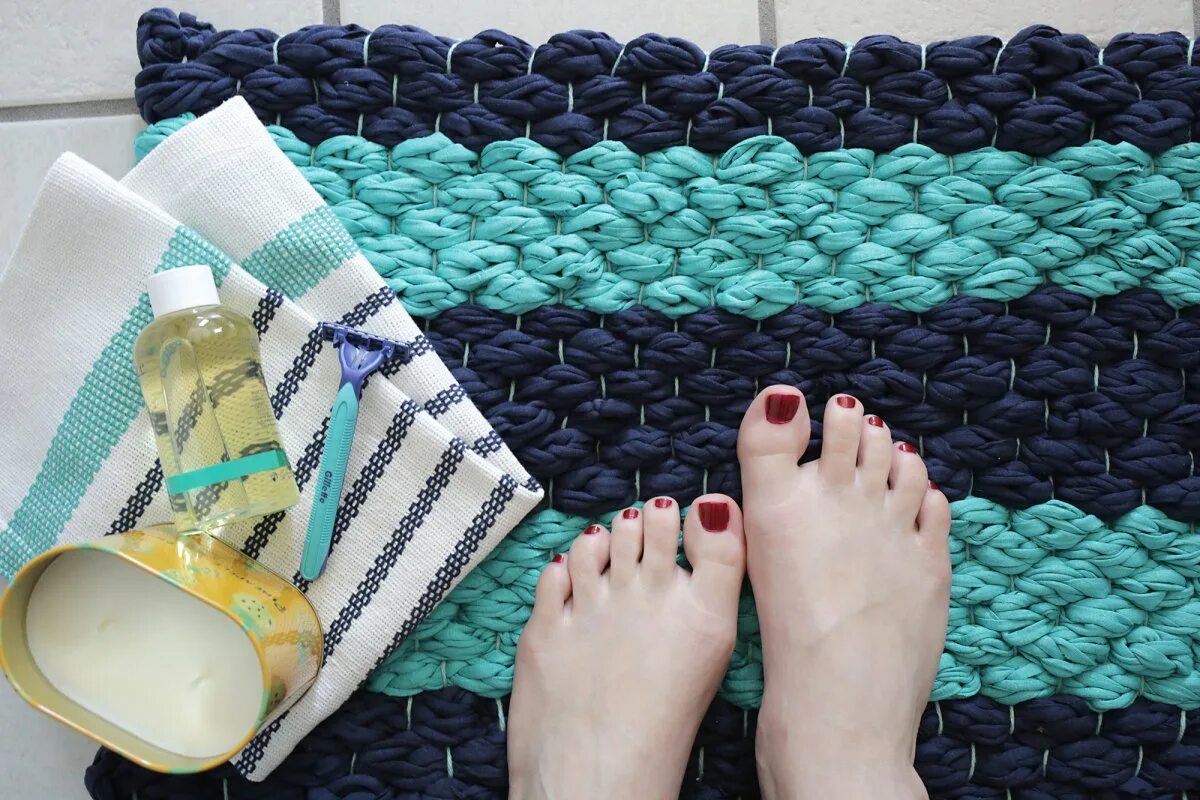 Ak opakovane používate staré uteráky, ktoré máte doma, môžete si tieto praktické a krásne dekoratívne predmety vyrobiť sami.