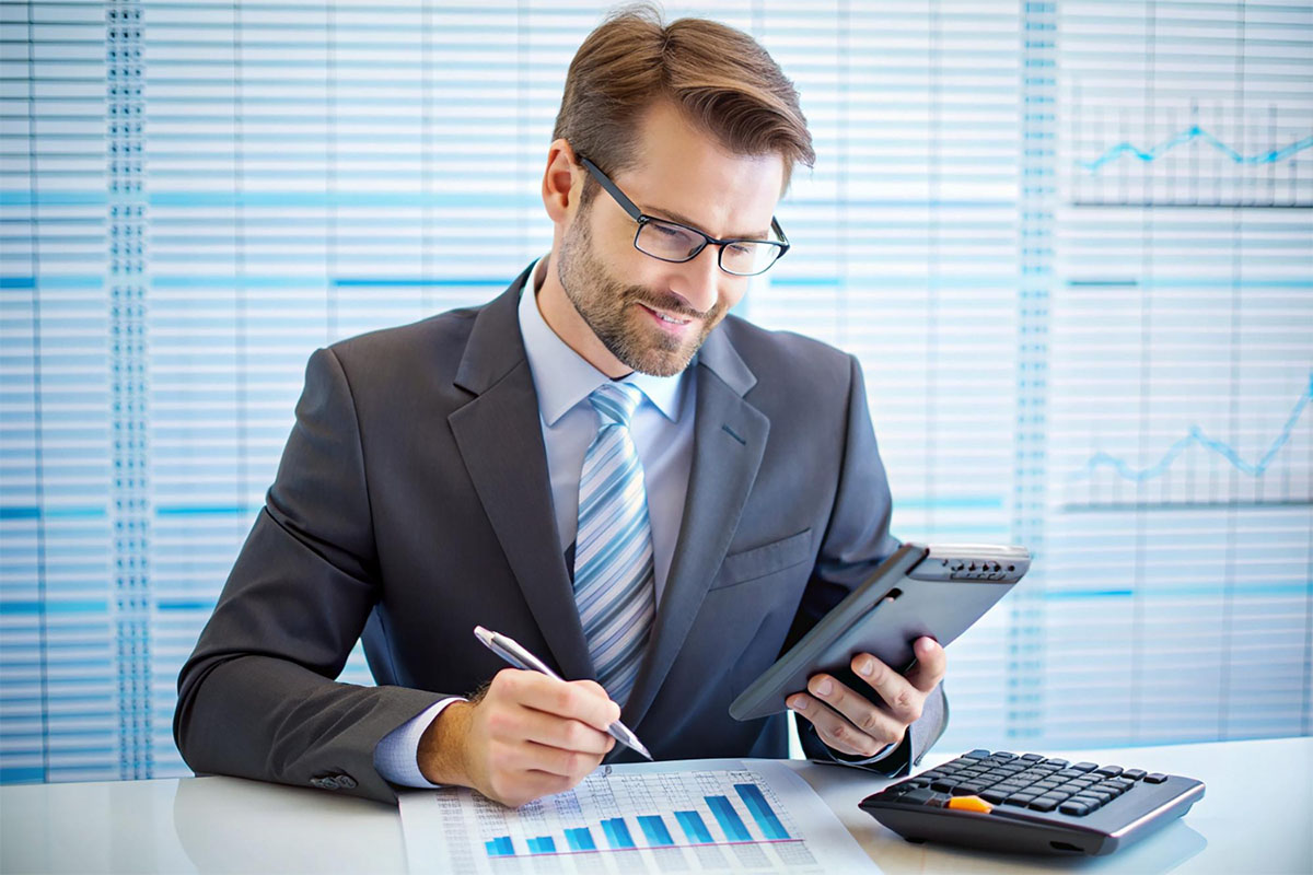 Ekonóm: „Treba si zvyknúť na to, že každý mesiac časť platu ide na splácanie hypotéky.“