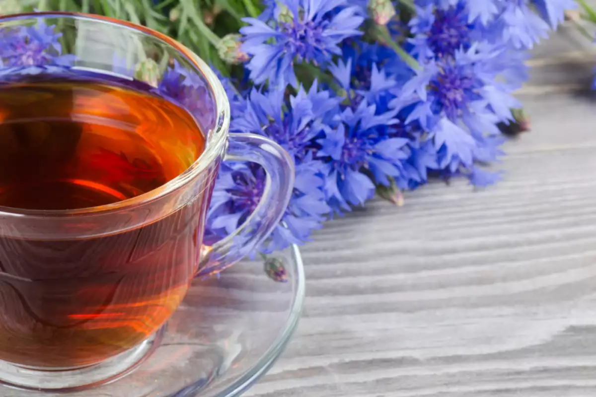 Čaj urýchľuje metabolizmus a má protizápalové účinky.