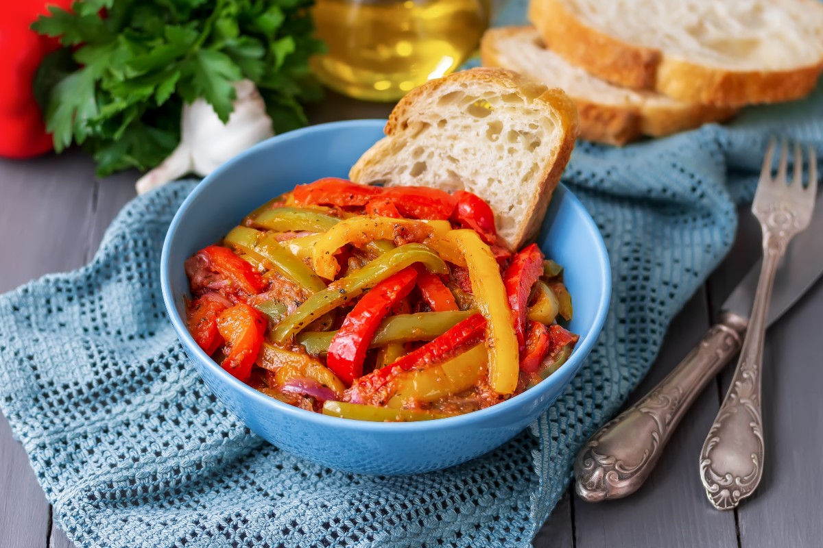 Moja priateľka z Talianska pripravila peperonatu. Dávno som nejedla také voňavé ragú.