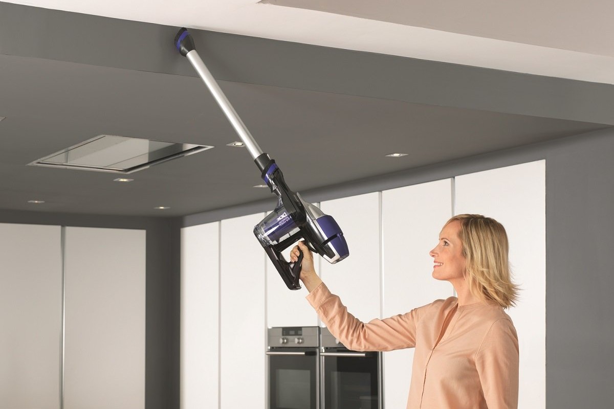 Sviatky sa blížia! Ako vysávať steny a stropy, aby dom žiaril čistotou