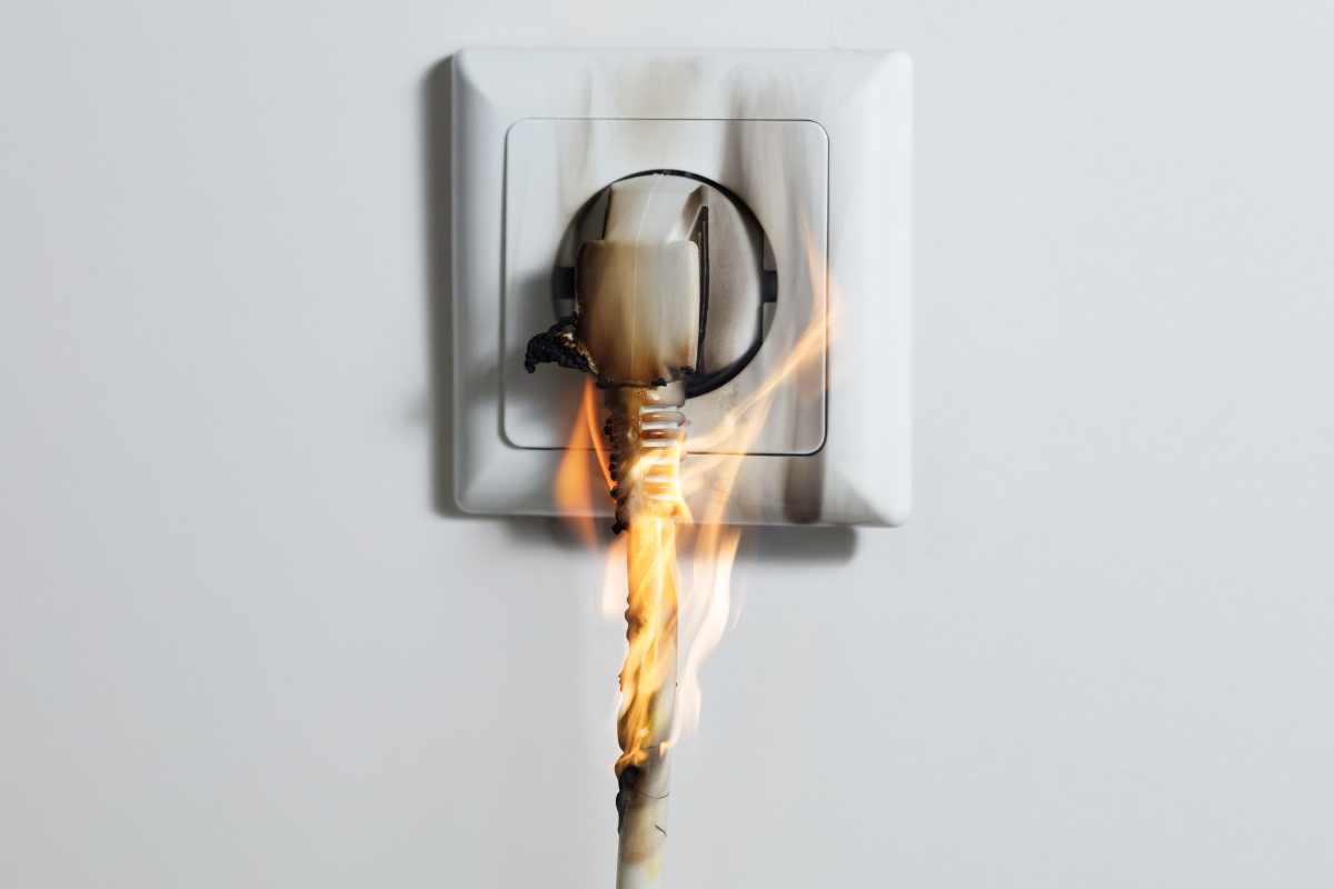 Prístroj, ktorý po použití vždy vyberte zo zásuvky, aby ste znížili riziko požiaru