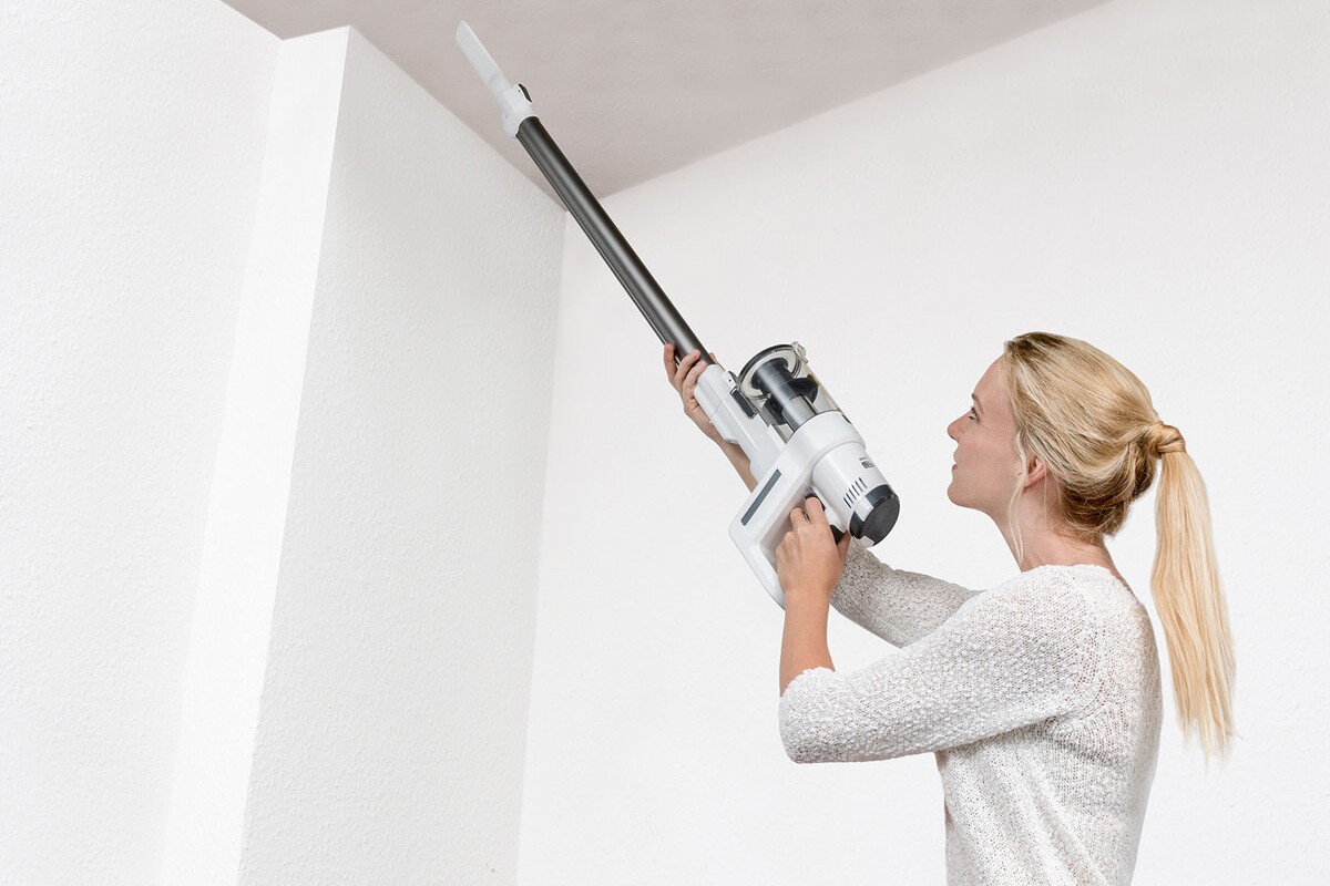 Sviatky sa blížia! Ako vysávať steny a stropy, aby dom žiaril čistotou