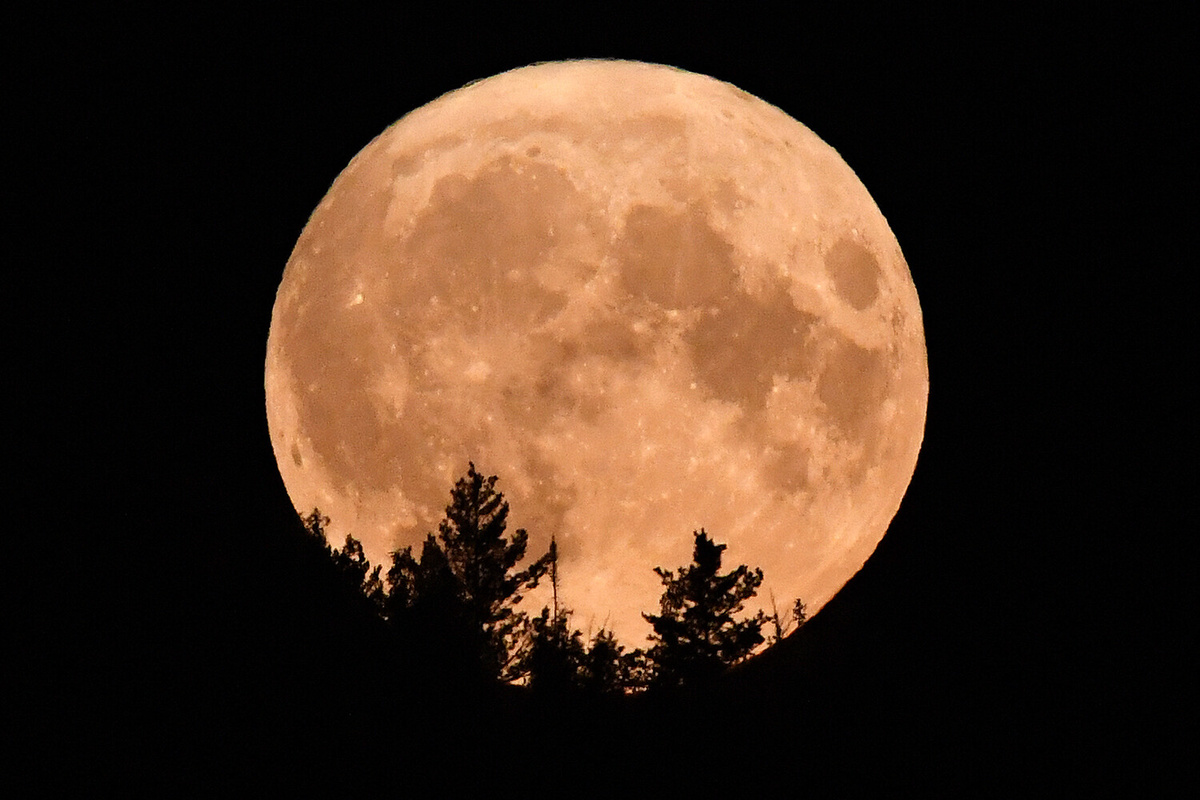 Mesiac dnes, streda, 10. december: „Dávajte si pozor na náhle rozhodnutia. Dvakrát sa nadýchnite, než začnete konať, a naplánujte si svoje ďalšie kroky.“