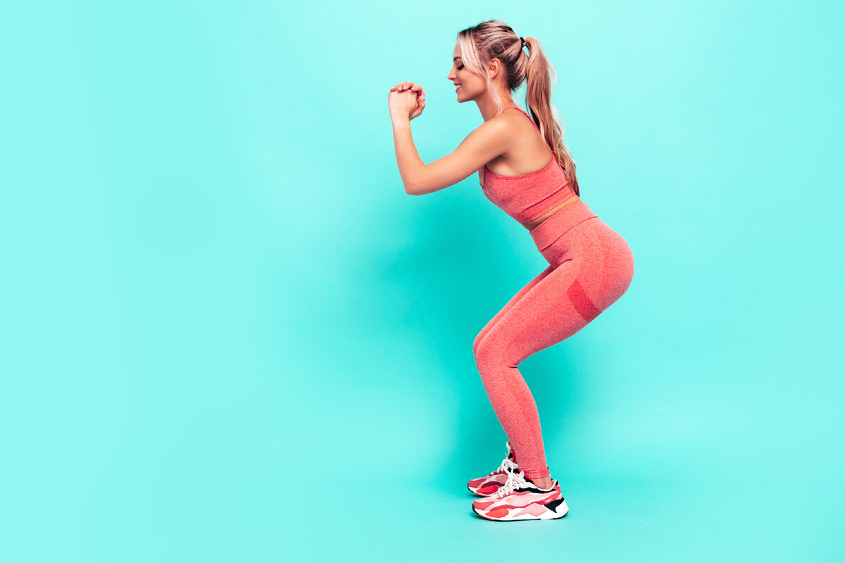 Squat už začína nesprávne, ak je držanie tela narušené ešte pred spustením, pamätajte na to, že je potrebné vyrovnať telo