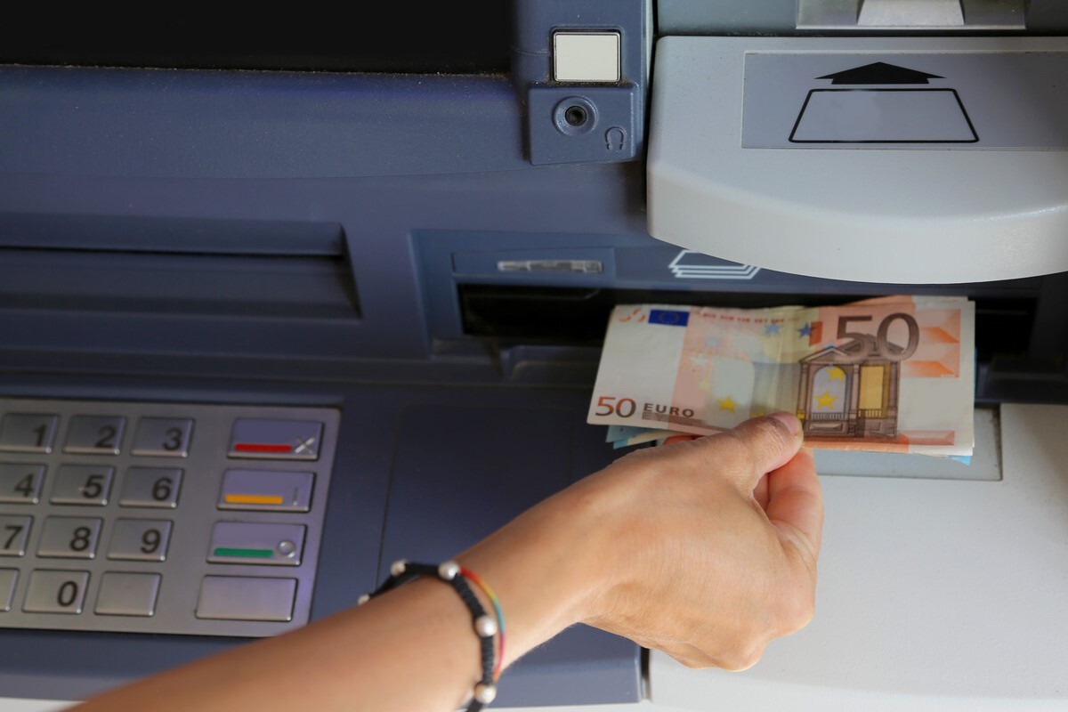 Advokát: „Buďte veľmi opatrní pri vyberaní peňazí z banky pred smrťou.“