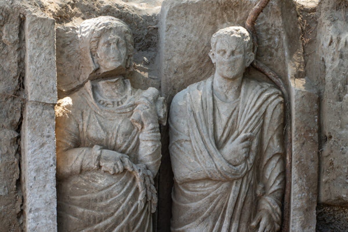 Archeológovia našli v starovekej hrobke v Pompejach sochy ľudí v životnej veľkosti