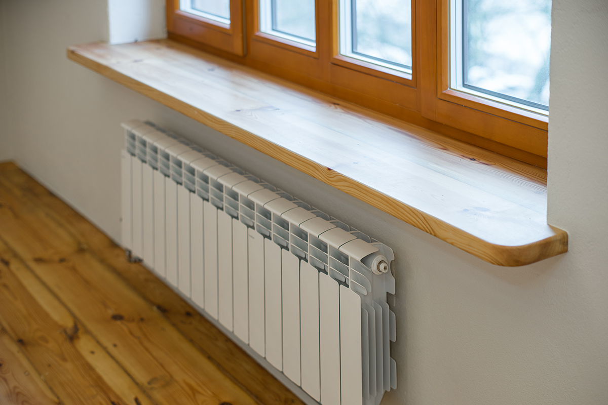 Prečo sa radiátory takmer vždy inštalujú pod oknom