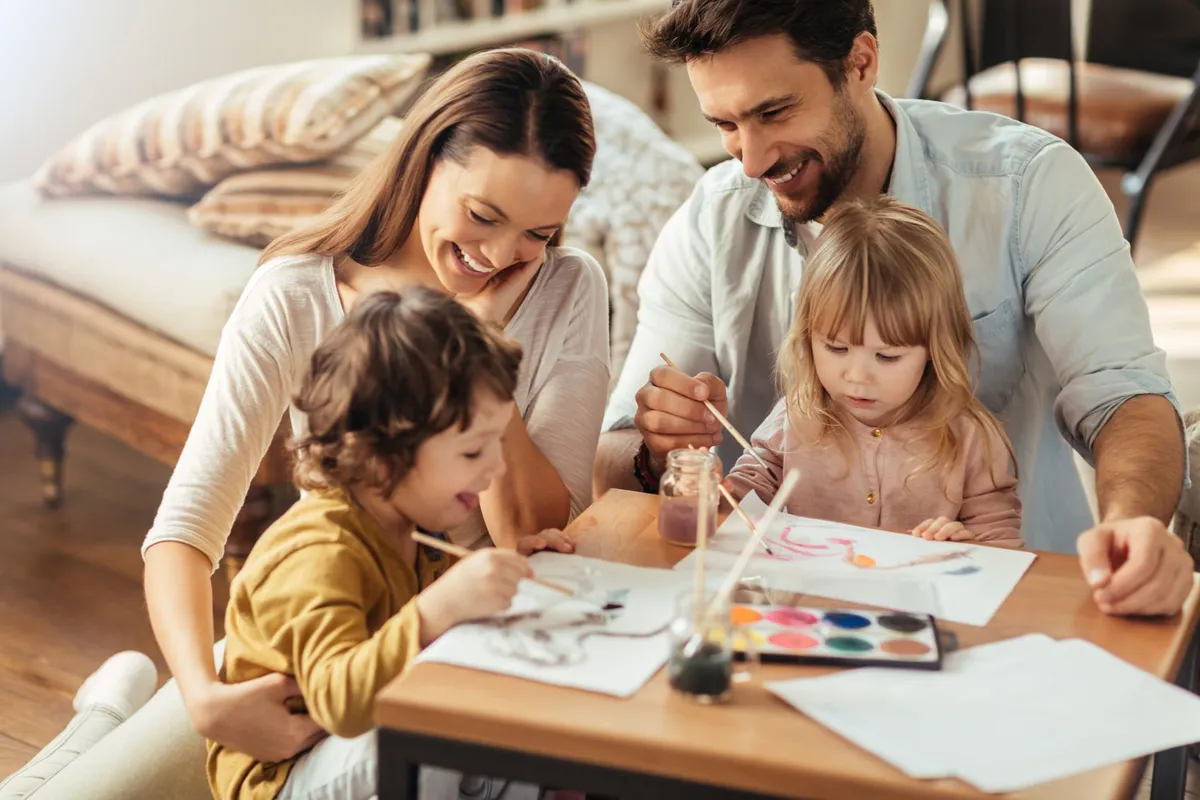 Psychológ o deťoch, ktoré sú nadmerne rozmaznávané: „Dospelí by mali tráviť čas s nimi, ale naozaj, bez neustálych prestávok, aby sa pozreli do mobilného telefónu.“