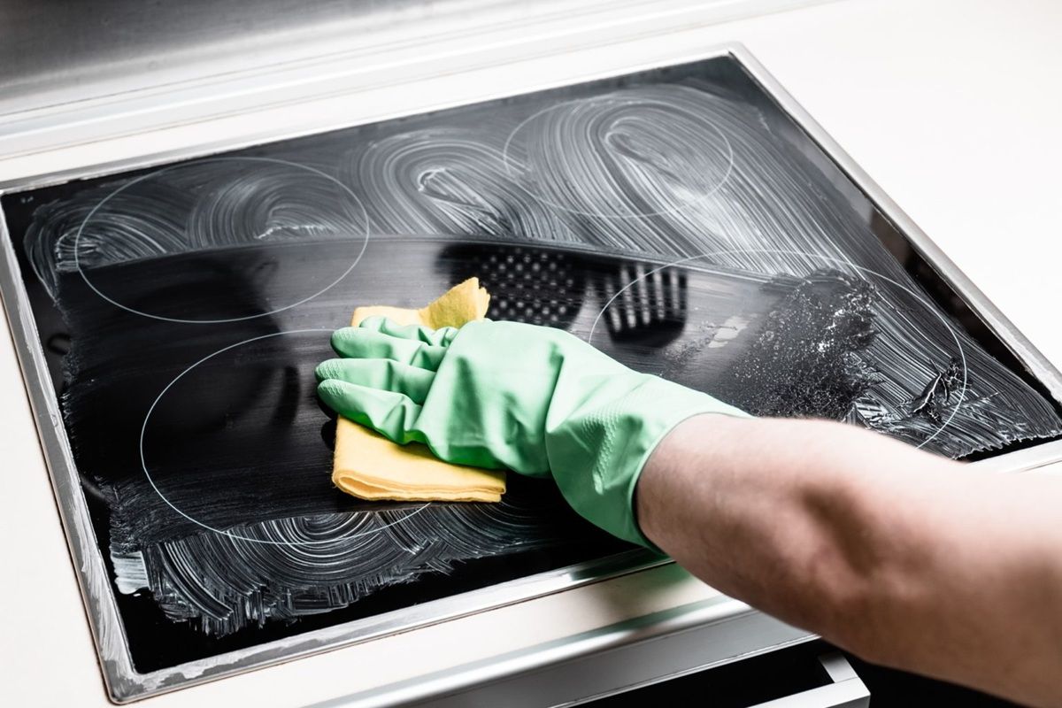 Takto ničíte keramickú dosku pri každom umývaní. Túto chybu robí väčšina z nás