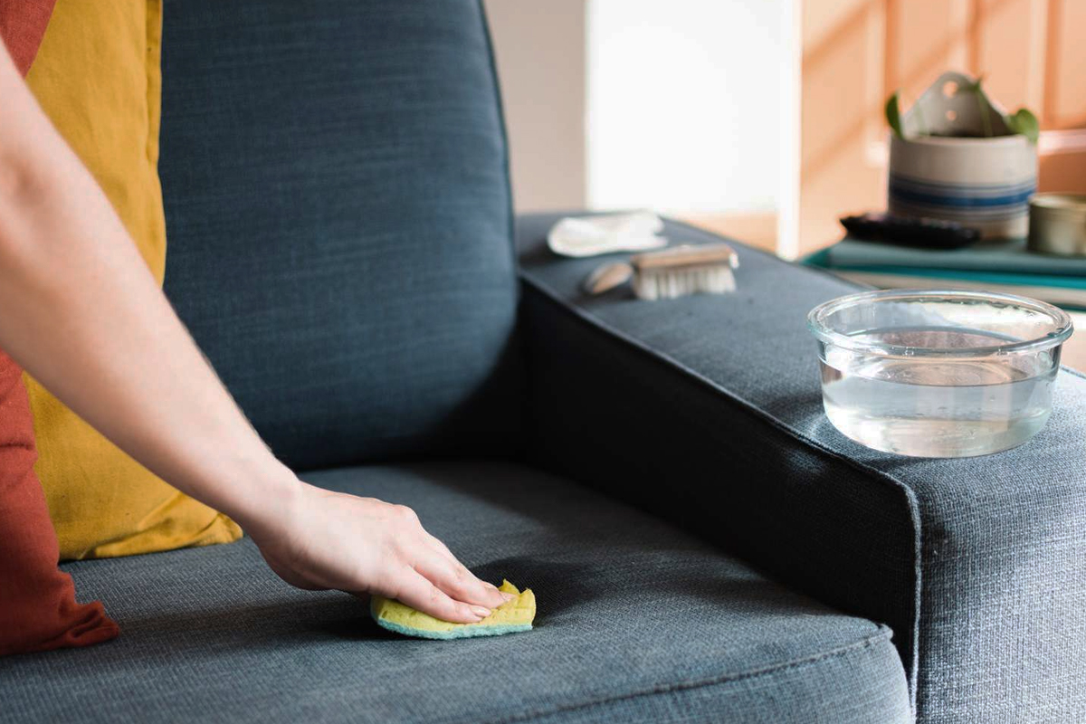 Tento prostriedok používam na čistenie nábytku už mnoho rokov. Prach sa na ňom neusadzuje niekoľko týždňov