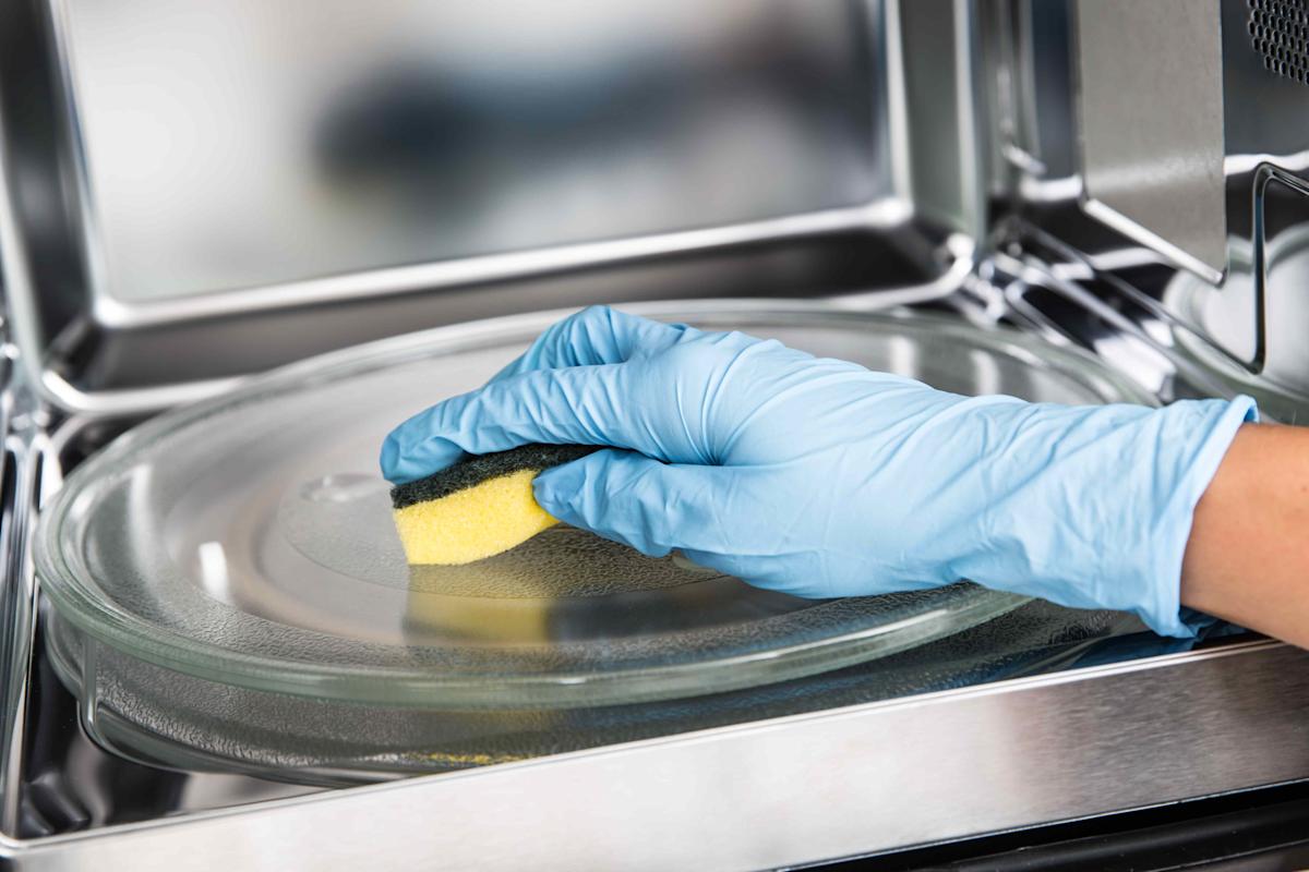 Dve ingrediencie a hotovo. Mikrovlnná rúra konečne zažiari