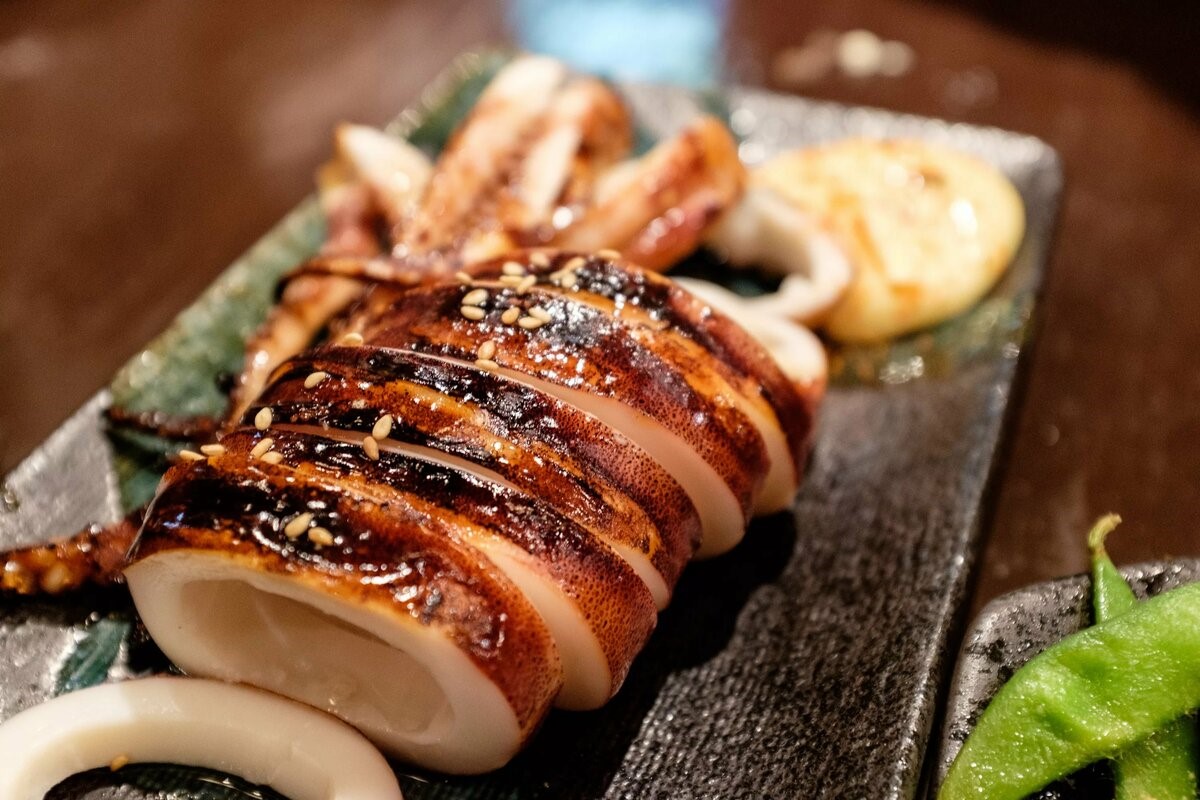 Ako pripraviť pečenú sépia, aby bola šťavnatá: jednoduchý a veľmi ľahký recept